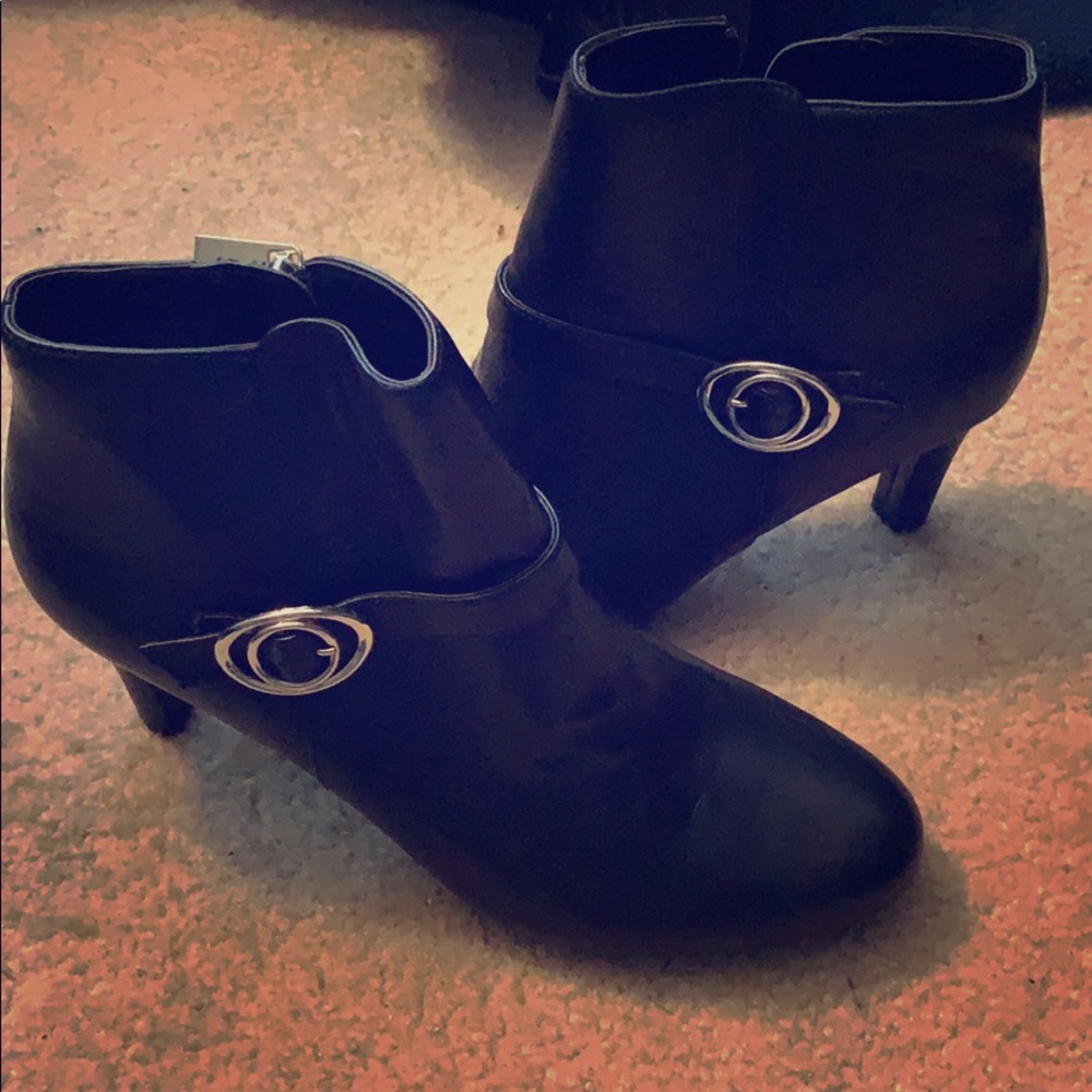 Bandolino Black heel bootie. Size 10
